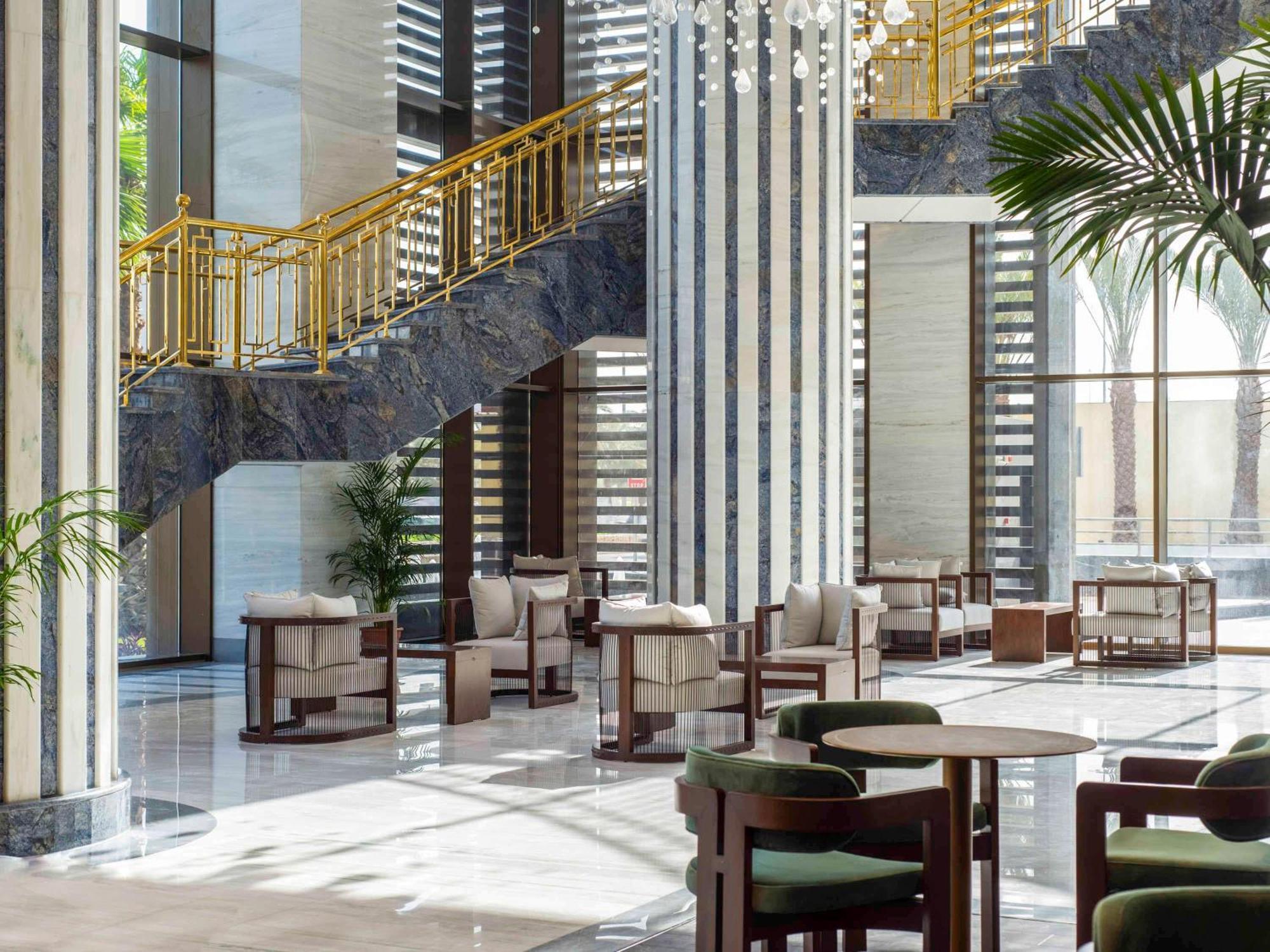 Movenpick And Residences होटल